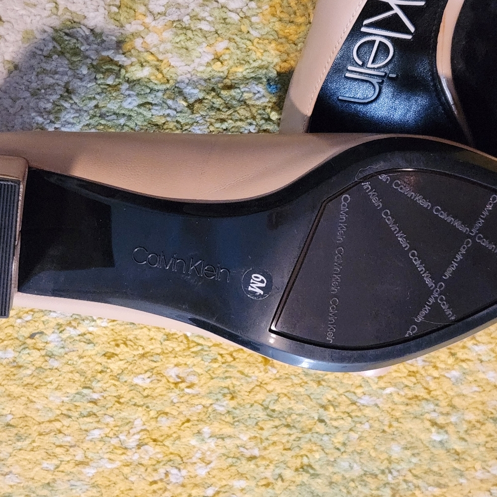 Calvin Klein Pump - Picture 4 of 5